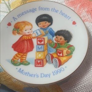 Vintage 1990 Avon Mother’s Day Plate
